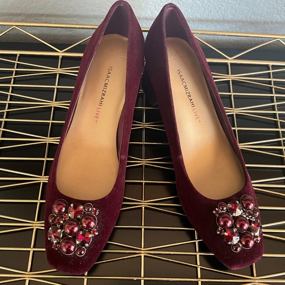 Isaac Mizrahi Shoes - NWOT Holiday Party Velvet Embellished Block Heel Comfy Pumps Christmas Red 7.5